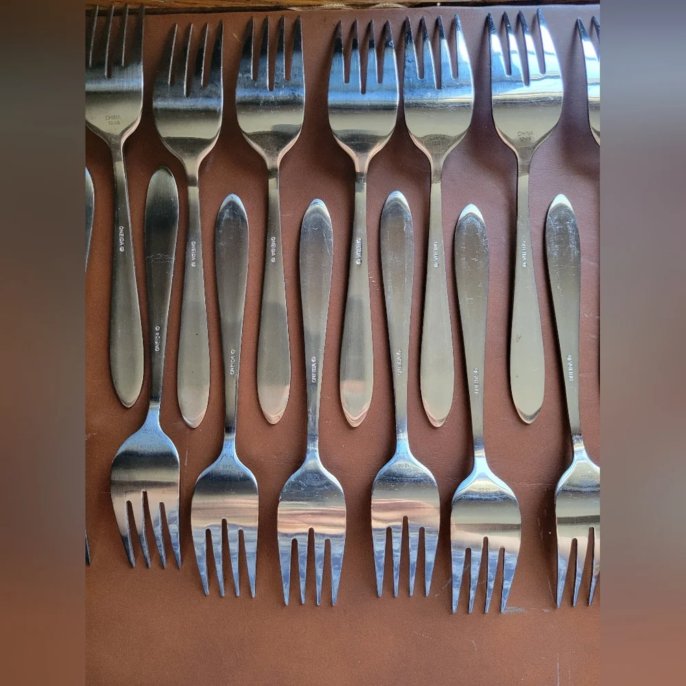 Antique Oneida 12-08 (1908) Silver Plated Silverware - 24 Forks